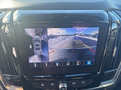 Used 2023 Chevrolet Traverse LT w/ LT Premium Package image 16