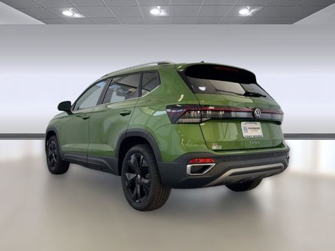 New 2026 Volkswagen Taos SE image 3
