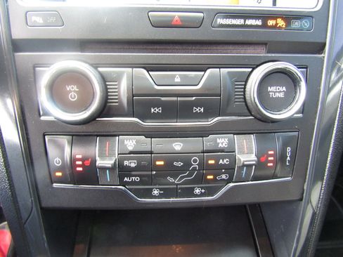 Used 2017 Ford Explorer XLT w/ Equipment Group 202A image 31