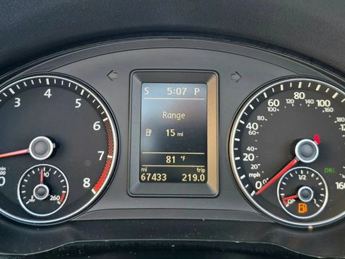 Used 2013 Volkswagen Eos FWD image 28