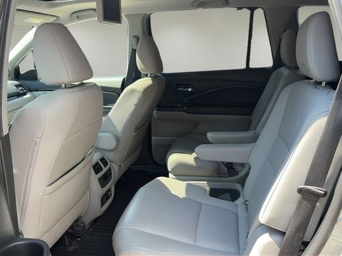 Used 2020 Honda Pilot Touring image 14