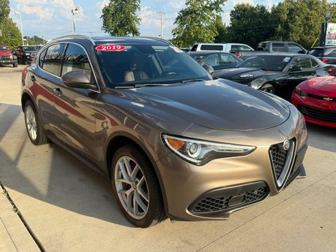 Used 2019 Alfa Romeo Stelvio Ti AWD/4WD image 2