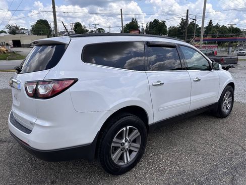 Used 2017 Chevrolet Traverse LT AWD/4WD image 3