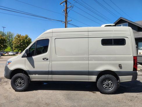 Used 2024 Mercedes-Benz Sprinter 2500 image 33