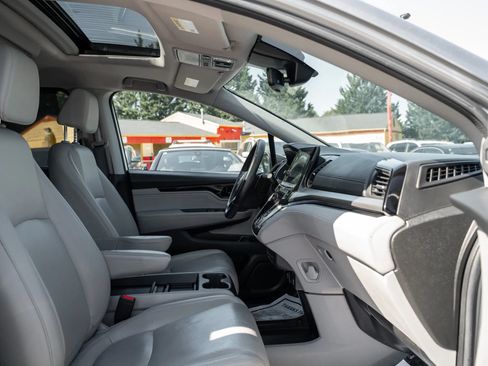 Used 2023 Honda Odyssey Touring image 16
