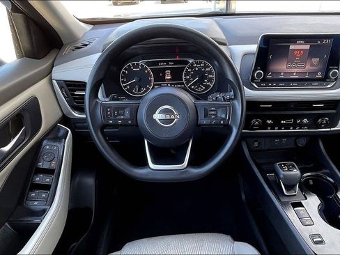 Used 2024 Nissan Rogue SV FWD image 5