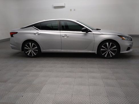 Used 2019 Nissan Altima 2.5 SR FWD image 11