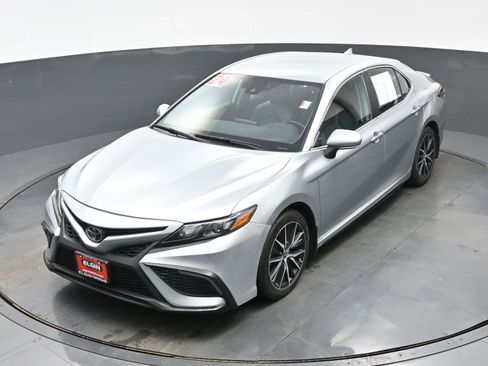 Used 2024 Toyota Camry SE image 34