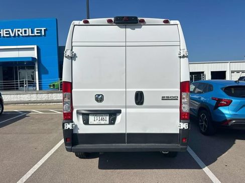 Used 2024 RAM ProMaster 2500 w/ Convenience Group FWD image 4