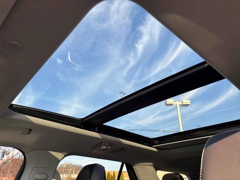 Used 2021 Ford Explorer XLT w/ Equipment Group 202A image 22