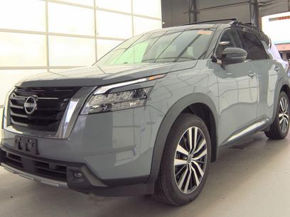 Used 2024 Nissan Pathfinder Platinum w/ Cargo Package