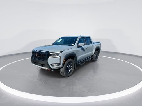 Used 2025 Nissan Frontier PRO-4X AWD/4WD image 5