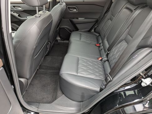 Certified 2022 Nissan Rogue Platinum w/ Head-Up Display Package image 19