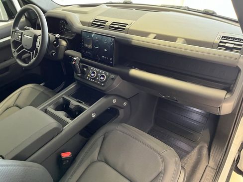 Used 2025 Land Rover Defender 110 X-Dynamic SE image 32