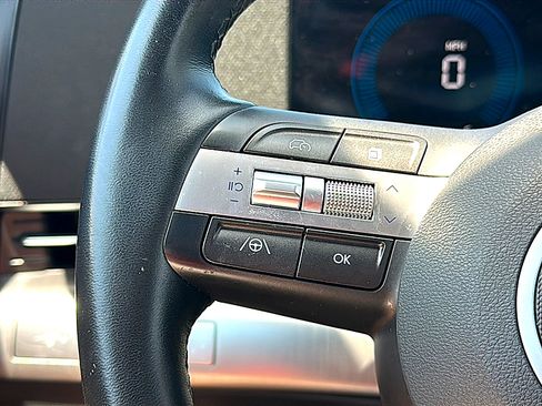 Used 2025 Hyundai Kona SEL FWD image 28