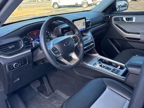 Used 2024 Ford Explorer XLT w/ Equipment Group 202A image 9