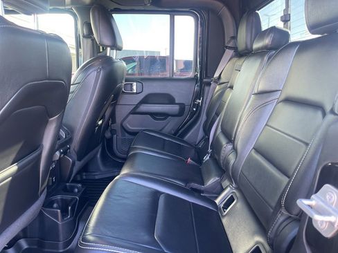 Used 2020 Jeep Gladiator Overland w/ Advanced Safety Group image 8