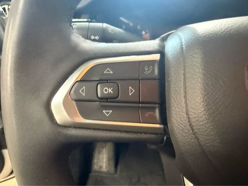 Used 2025 Jeep Compass Limited AWD/4WD image 18