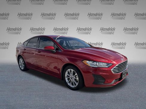Used 2020 Ford Fusion SE image 2