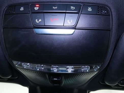 Used 2017 Mercedes-Benz E 300 4MATIC image 39