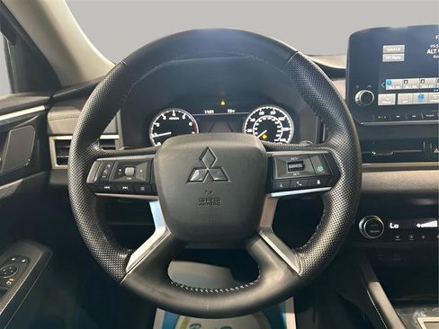 Used 2022 Mitsubishi Outlander SE FWD image 10