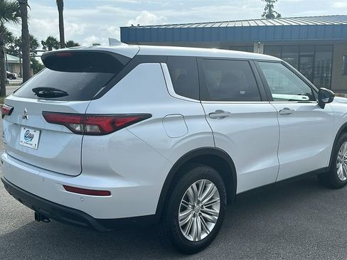 Used 2024 Mitsubishi Outlander ES FWD image 6