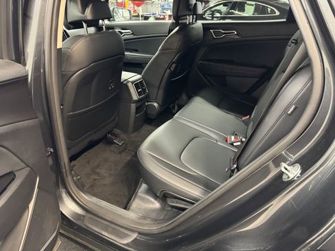 Used 2025 Kia Sportage EX FWD image 15