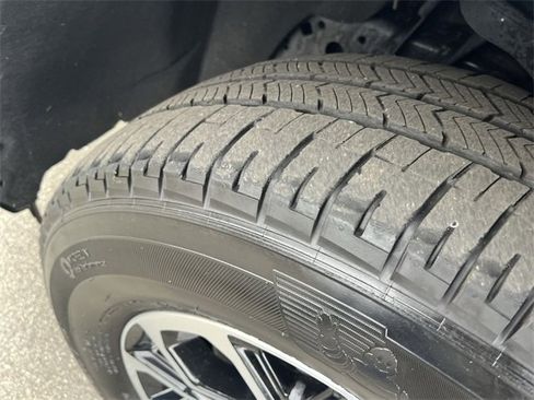 Used 2024 Ford Expedition XLT image 18