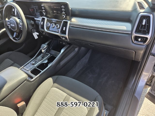 Used 2023 Kia Sorento LX FWD image 19