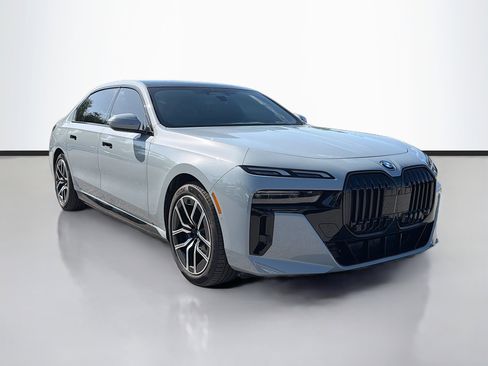 Used 2025 BMW i7 xDrive60 image 7