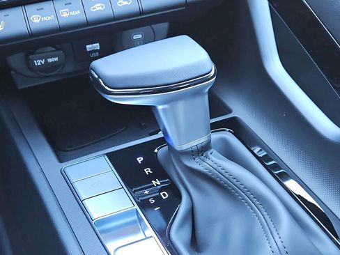 Used 2025 Hyundai Elantra SEL image 21