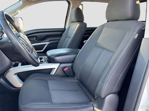 Used 2017 Nissan Titan SV image 23