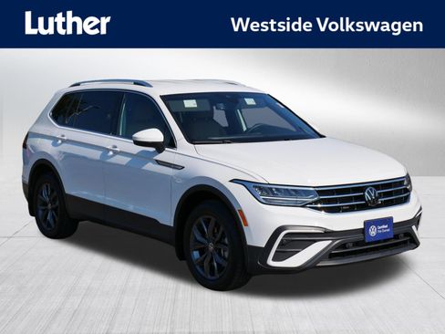 Certified 2024 Volkswagen Tiguan SE AWD/4WD image 1