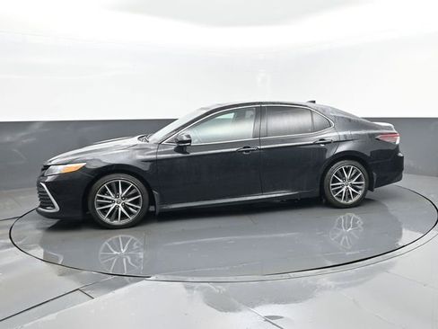 Used 2024 Toyota Camry XLE w/ Navigation Package image 5