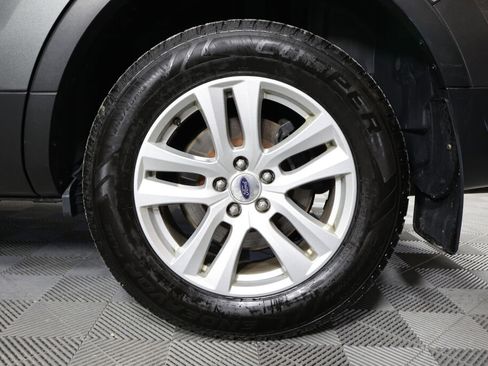 Used 2018 Ford Explorer XLT w/ Equipment Group 201A image 8