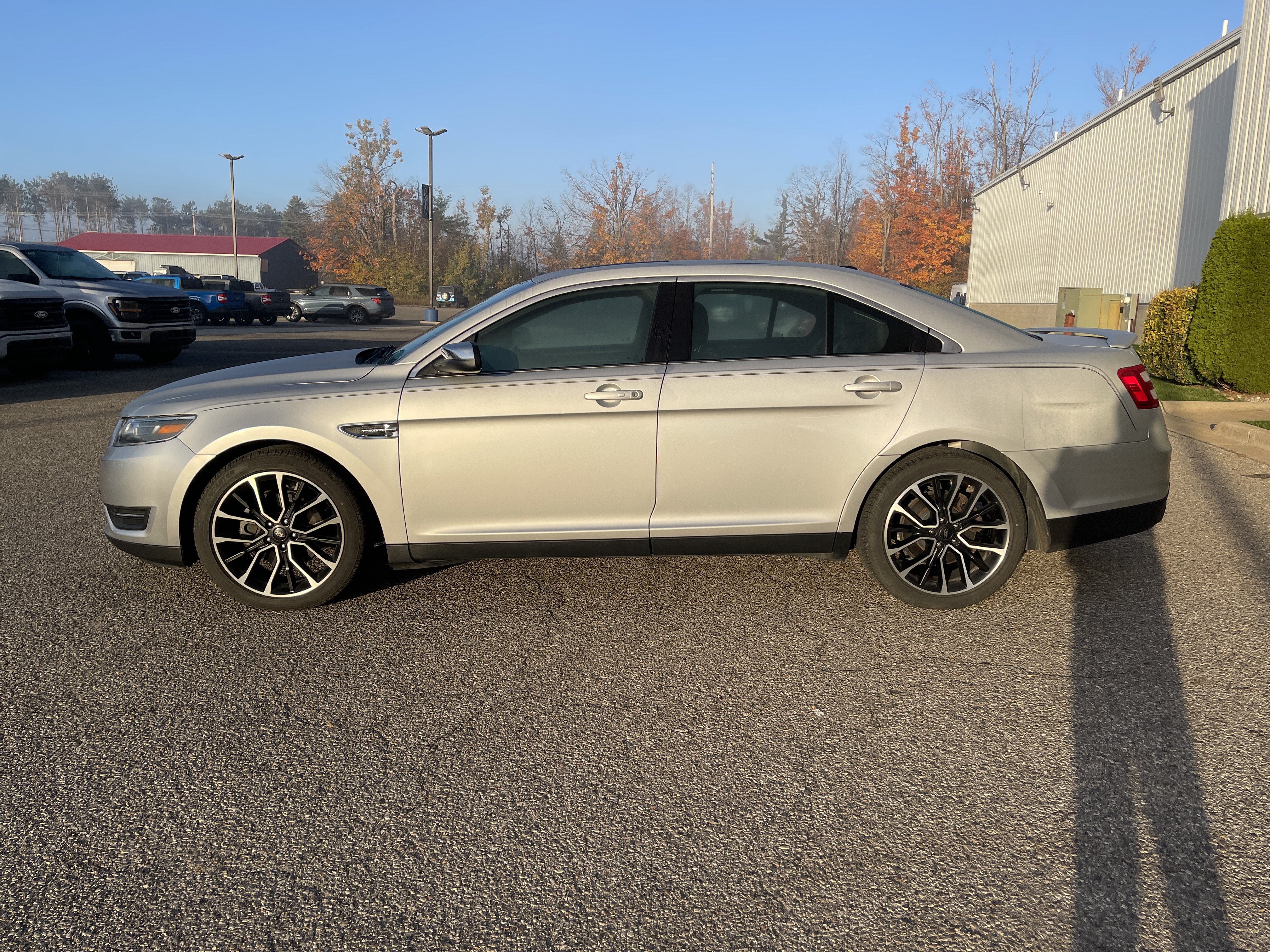 Used 2019 Ford Taurus Limited AWD/4WD image 7