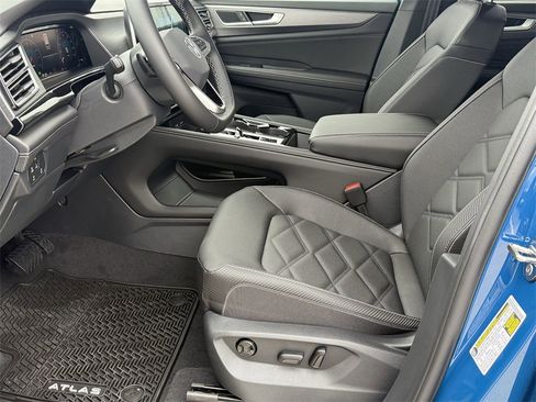 New 2026 Volkswagen Atlas Cross Sport SE image 9
