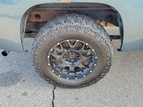 Used 2010 GMC Sierra 1500 SLE AWD/4WD image 32