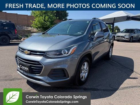 Used 2019 Chevrolet Trax LT w/ LT Convenience Package FWD image 3