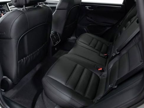 Certified 2025 Porsche Macan S image 28
