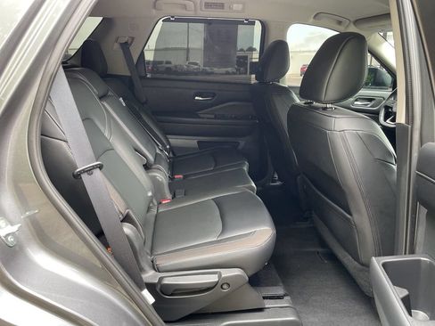 Used 2023 Nissan Pathfinder SL w/ Lighting Package (N92) FWD image 35