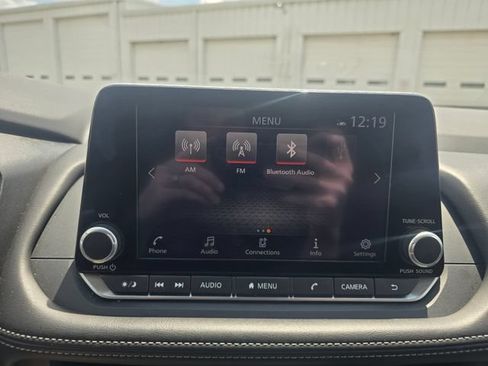 Used 2025 Nissan Rogue SV FWD image 20