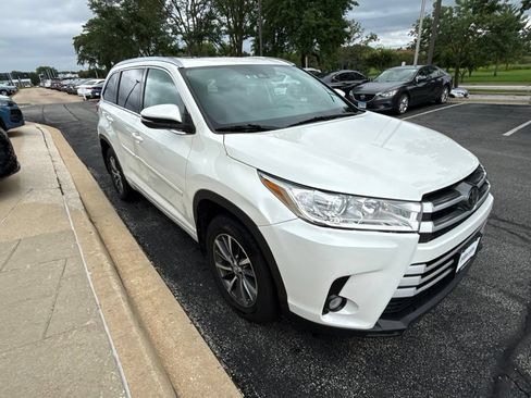 Used 2018 Toyota Highlander XLE AWD/4WD image 8