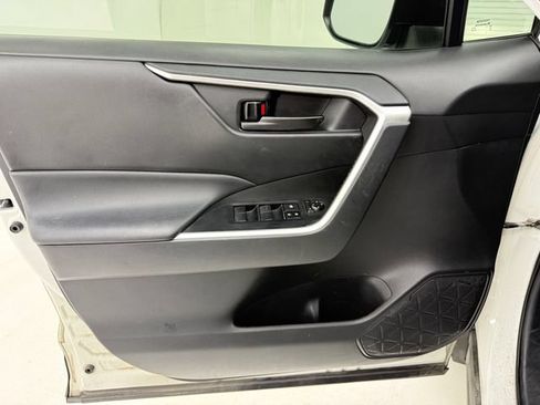 Used 2021 Toyota RAV4 LE FWD image 15