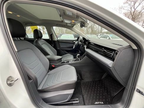 Certified 2025 Volkswagen Jetta SEL image 22