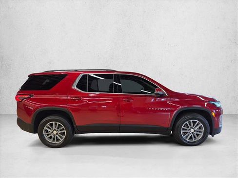 Used 2023 Chevrolet Traverse LT FWD image 4