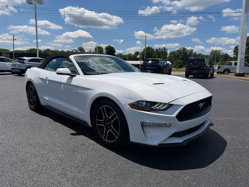Used 2018 Ford Mustang Premium RWD image 9