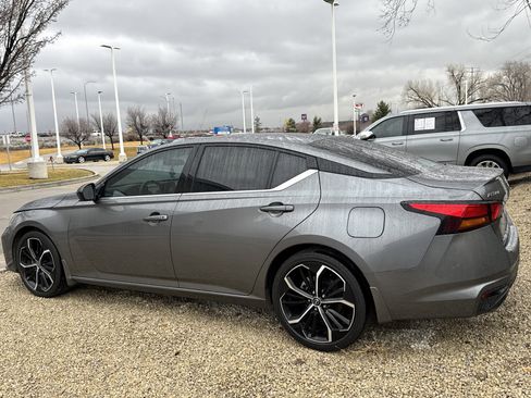 Used 2023 Nissan Altima 2.5 SR image 3