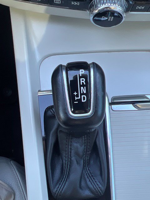 Used 2018 Volvo XC60 T6 Momentum w/ Convenience Package AWD/4WD image 17