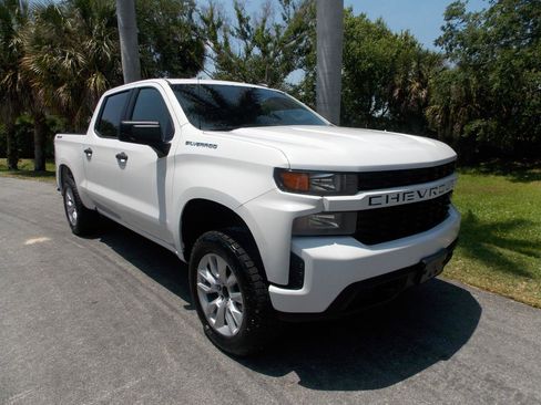 Used 2020 Chevrolet Silverado 1500 Custom w/ Custom Value Package AWD/4WD image 1